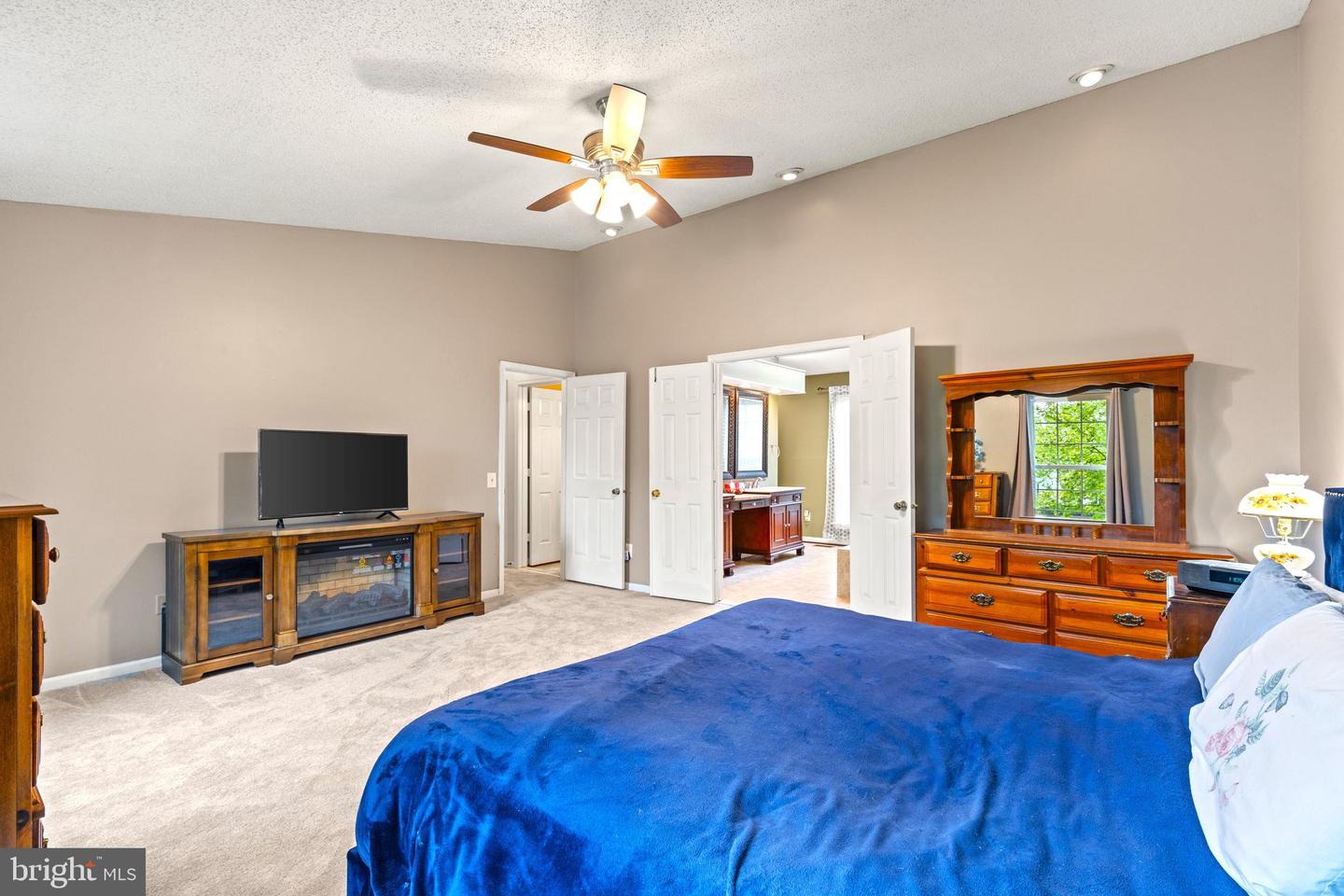9553 Oakenshaw Dr Property Photo 32