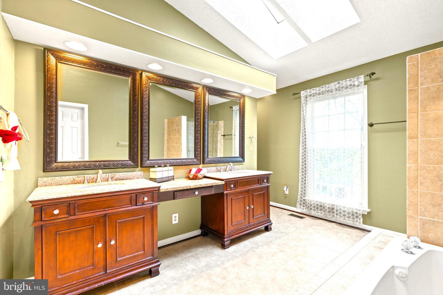 9553 Oakenshaw Dr Property Photo 33