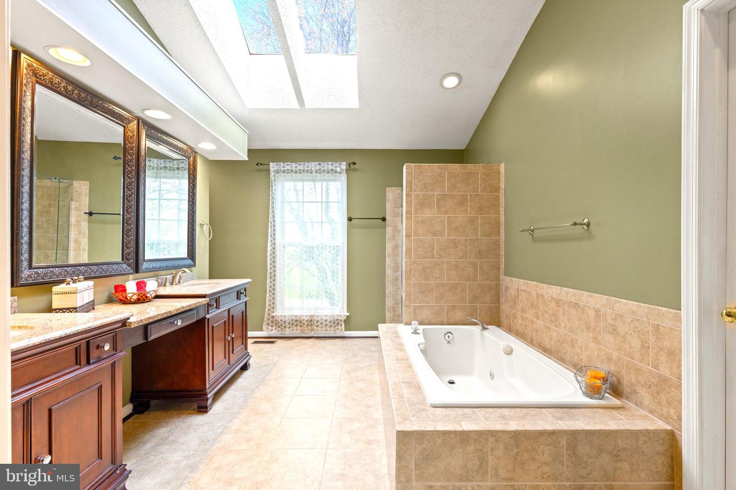 9553 Oakenshaw Dr Property Photo 34