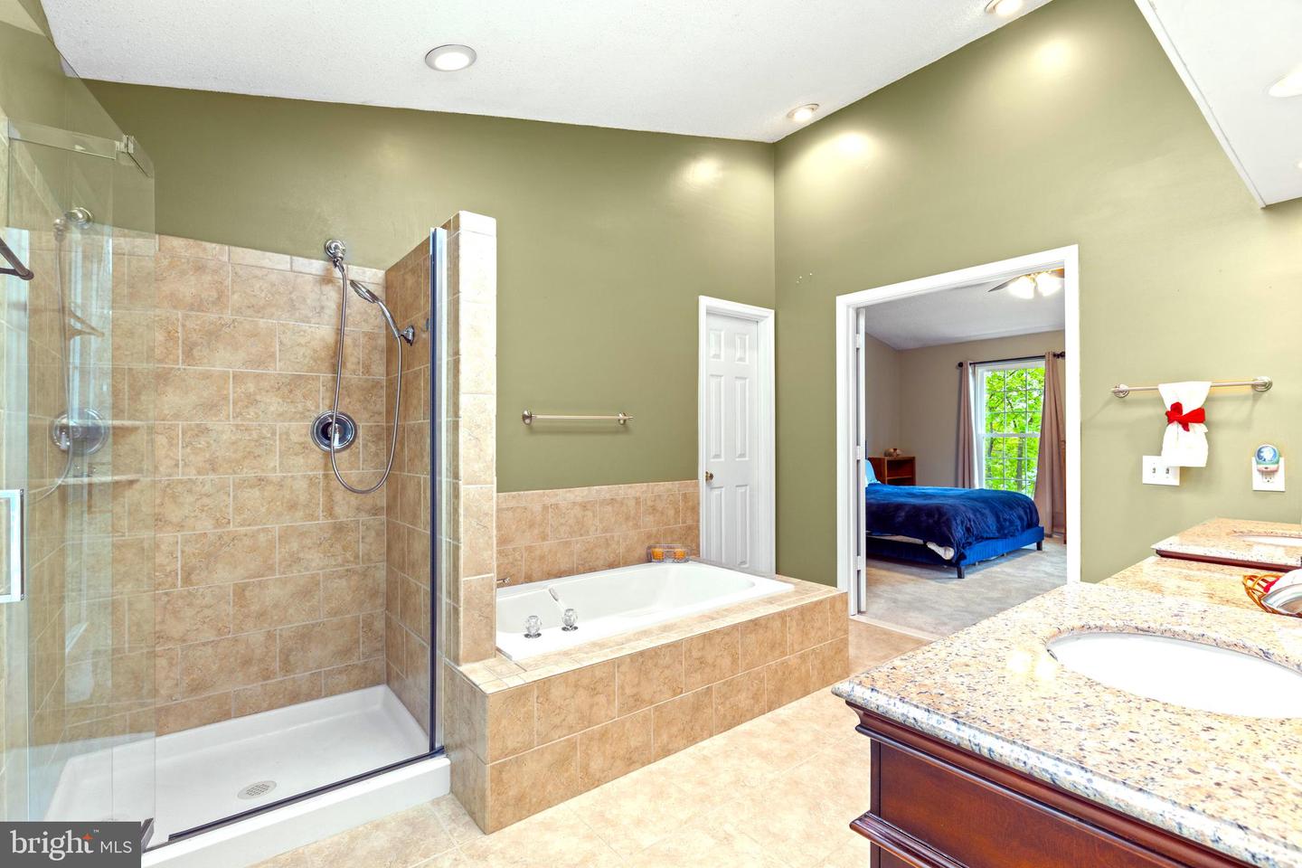 9553 Oakenshaw Dr Property Photo 35