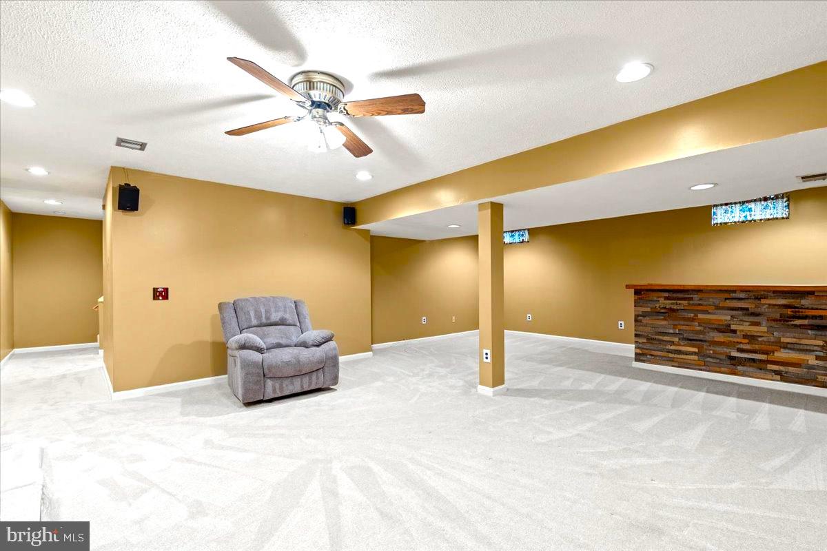 9553 Oakenshaw Dr Property Photo 38