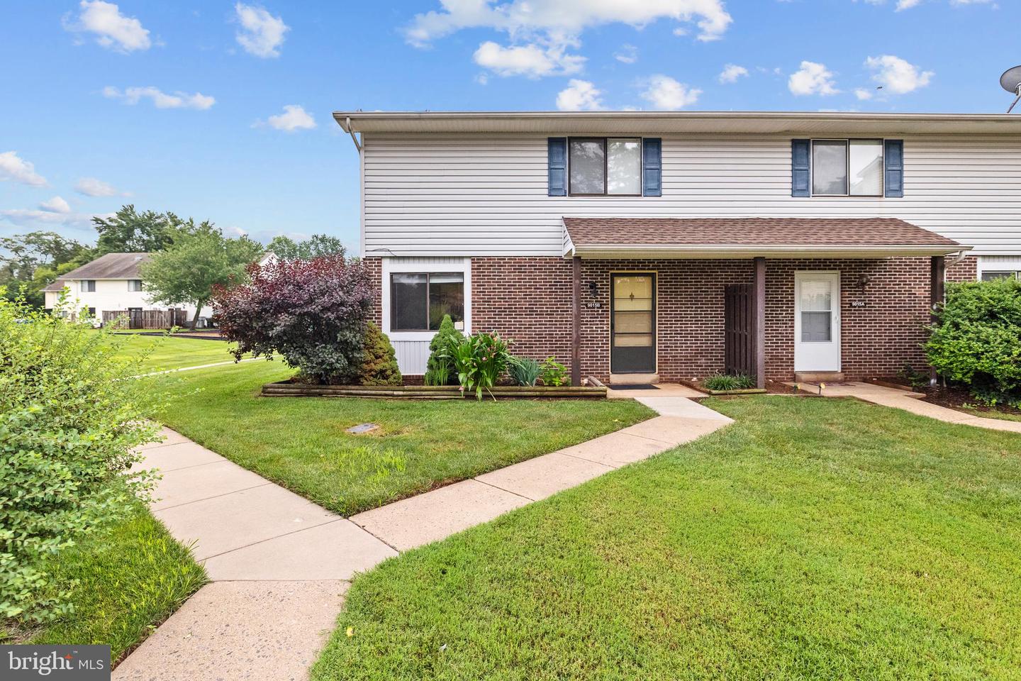 9015 Sandalwood Dr #b Property Photo 1