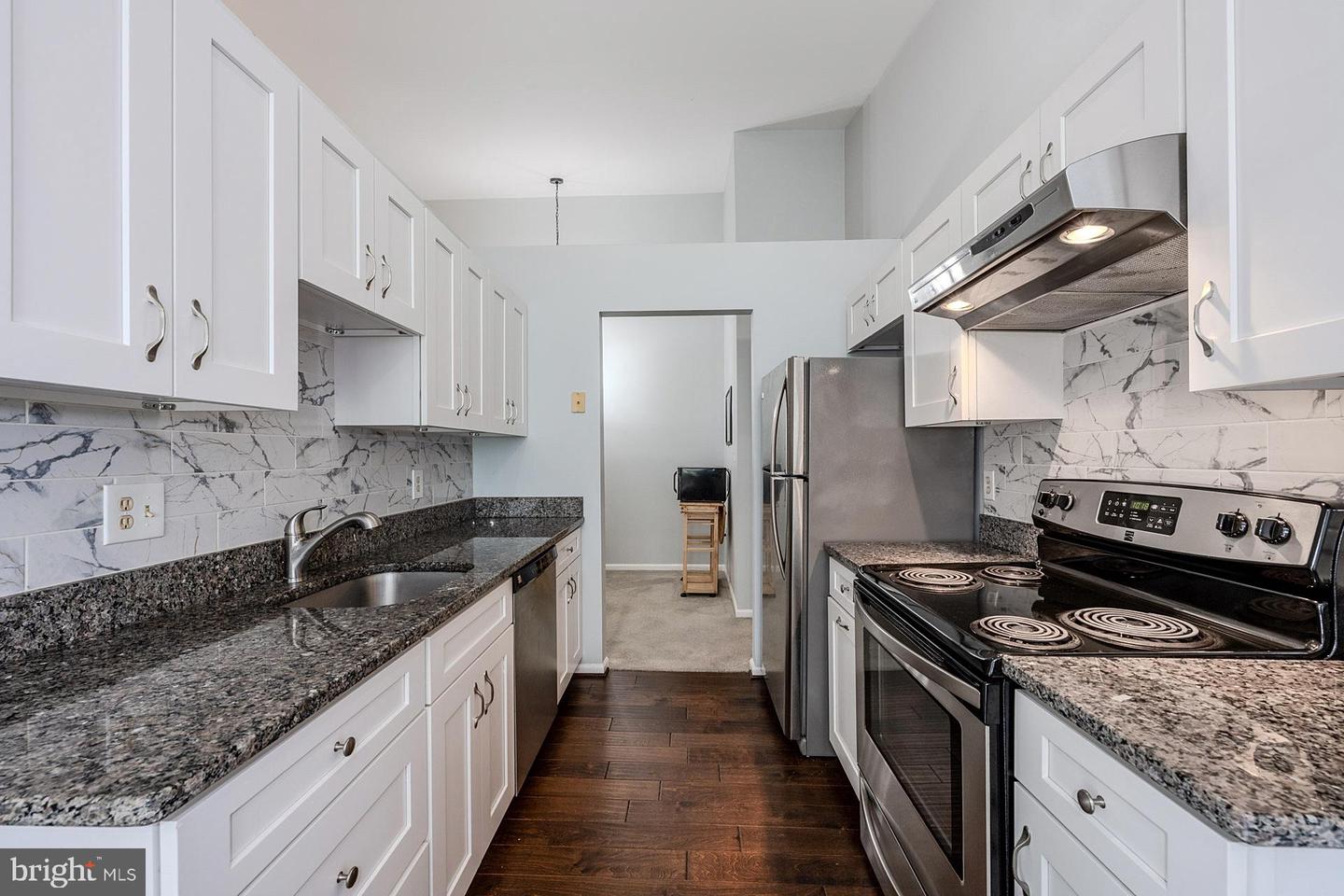 8465 Crozier Ct #402 Property Photo 8