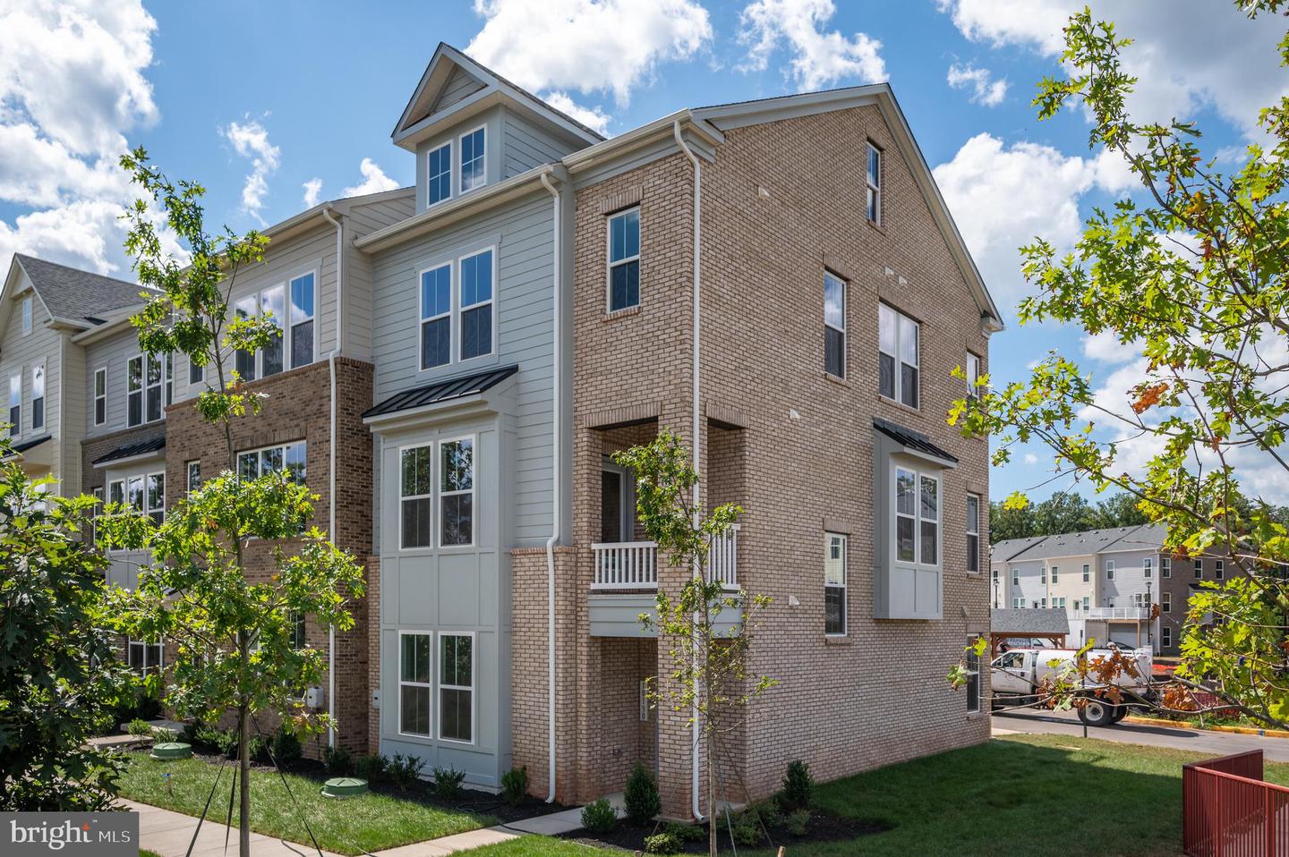 10130 QUEENS WAY Property Photo 1