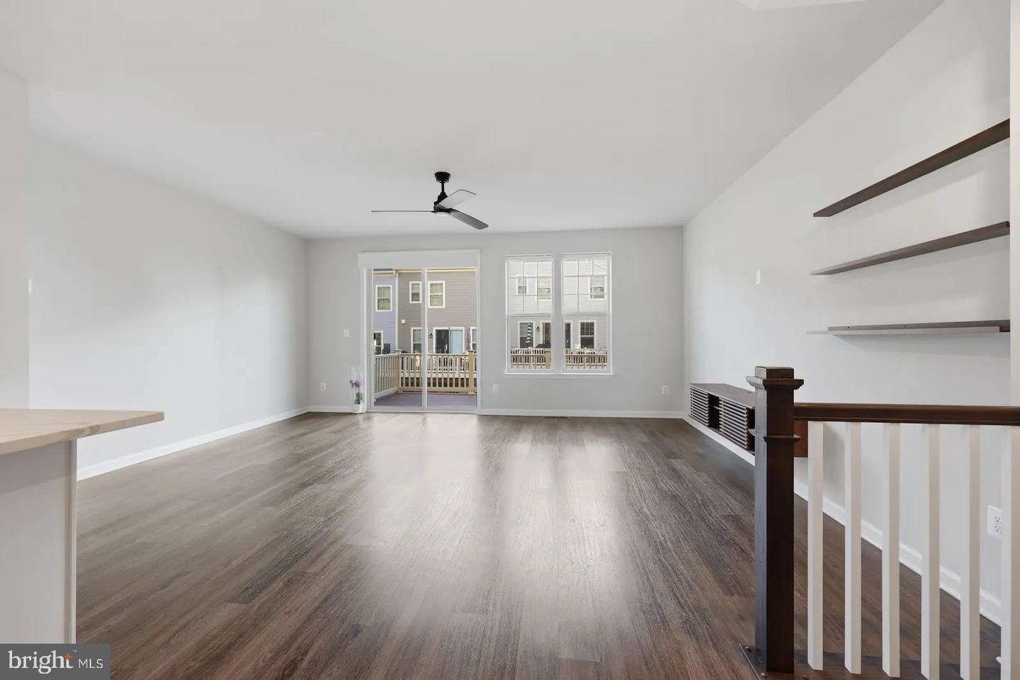 9309 Barnes Loop Property Photo 7