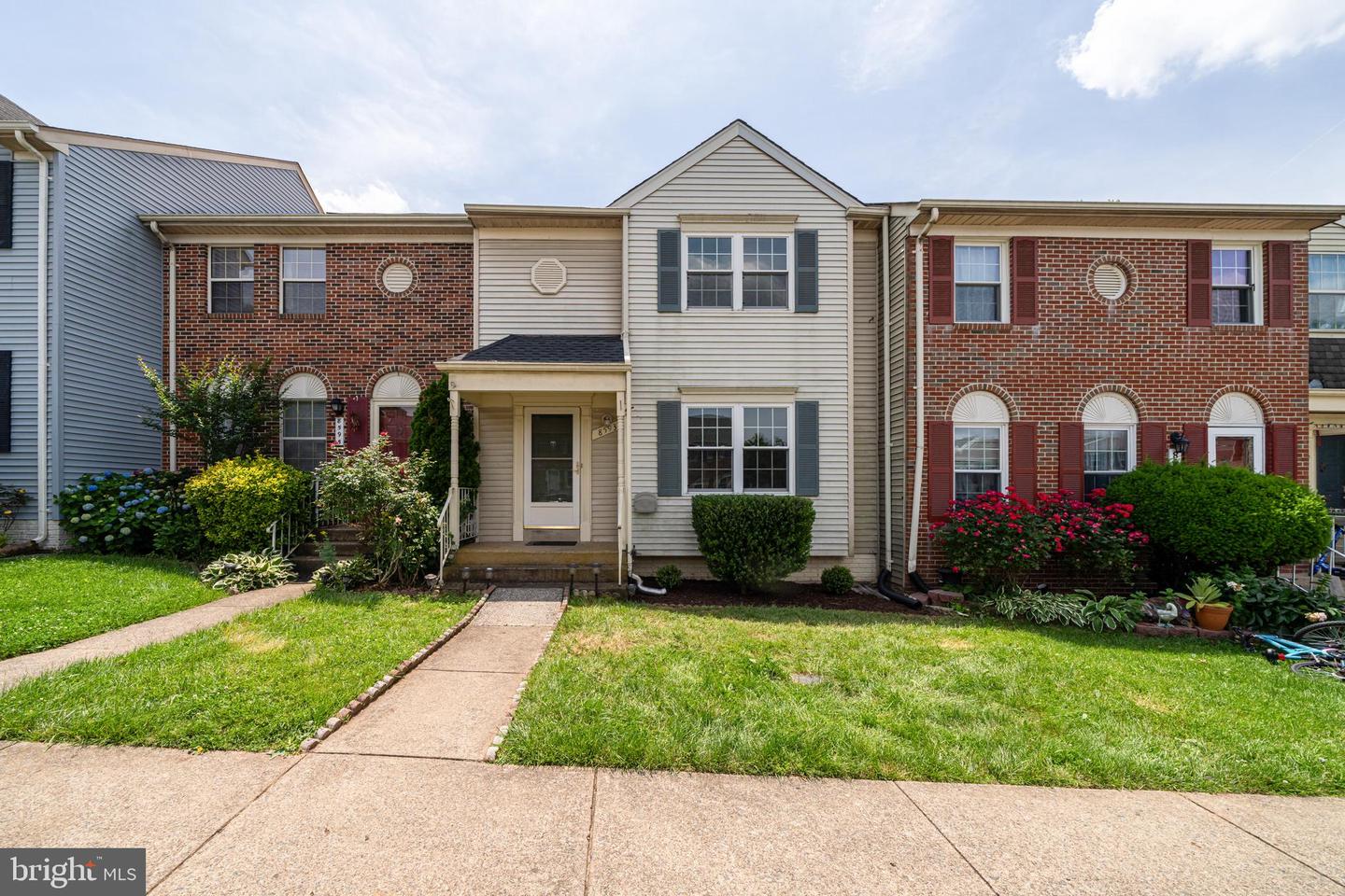8593 BURLINGTON CT Property Photo 1