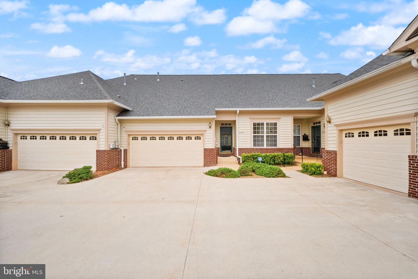8297 Gaither St Property Photo 4