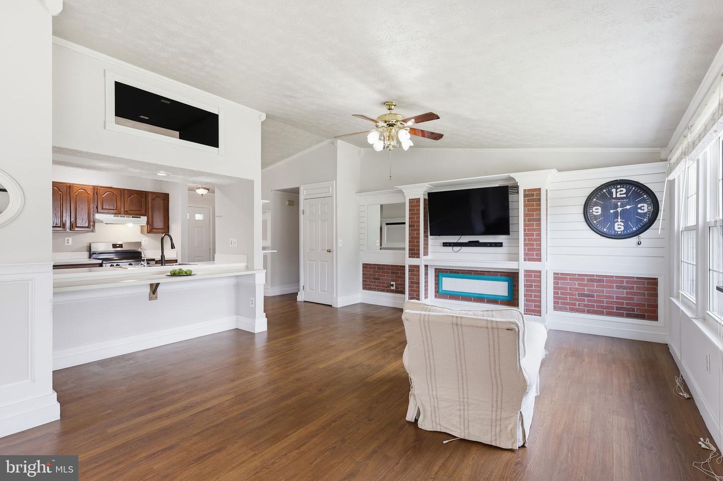 10221 Foxborough Ct Property Photo 16