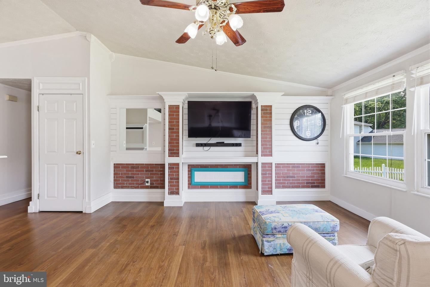 10221 Foxborough Ct Property Photo 17
