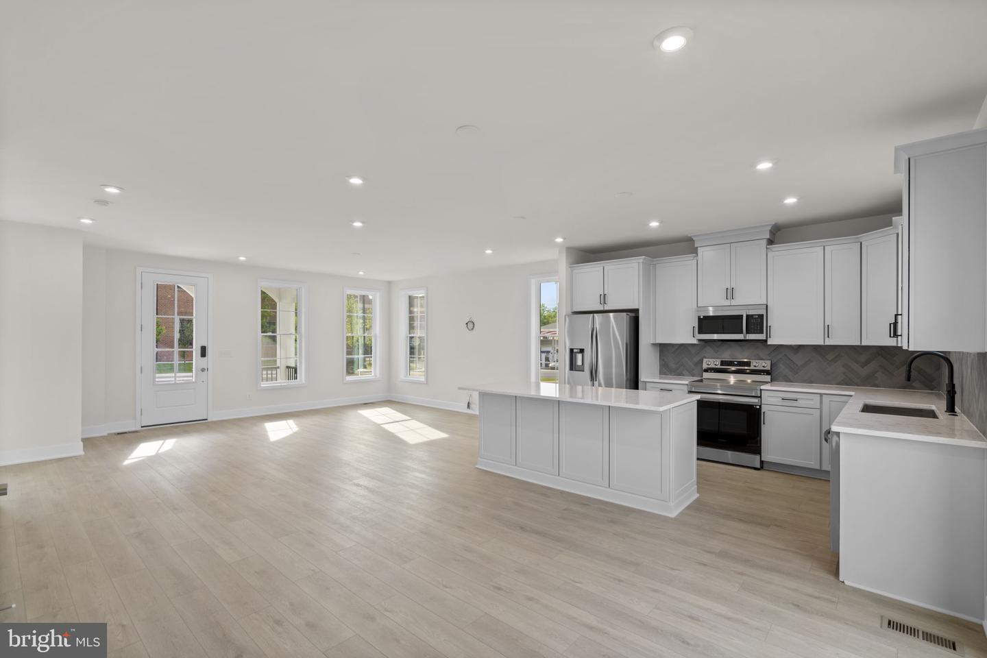 2 Grant Ave #taylor 28-r2 Property Photo 3