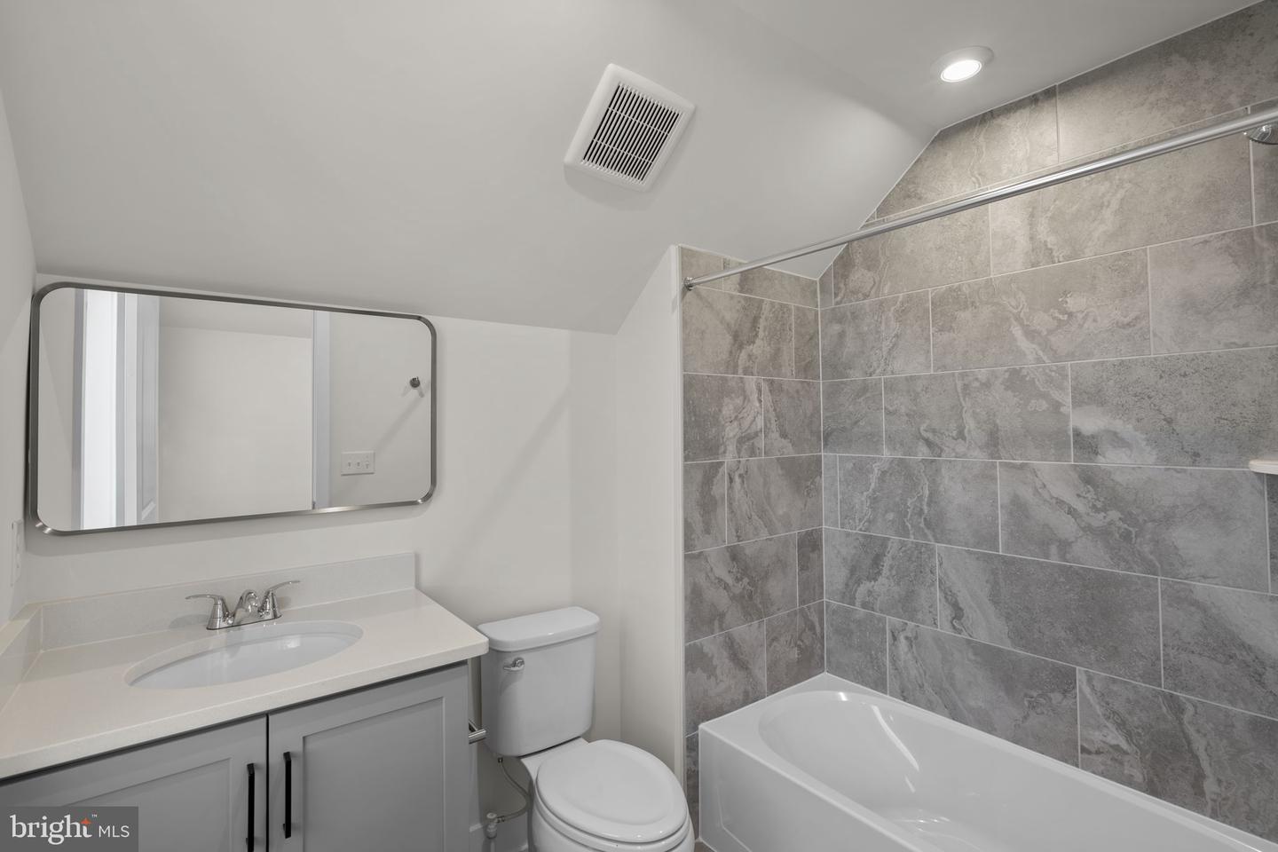 2 Grant Ave #taylor 28-r2 Property Photo 13