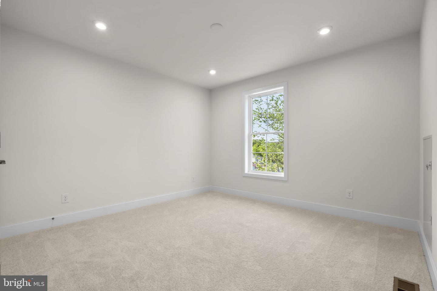 2 Grant Ave #taylor 28-r2 Property Photo 15