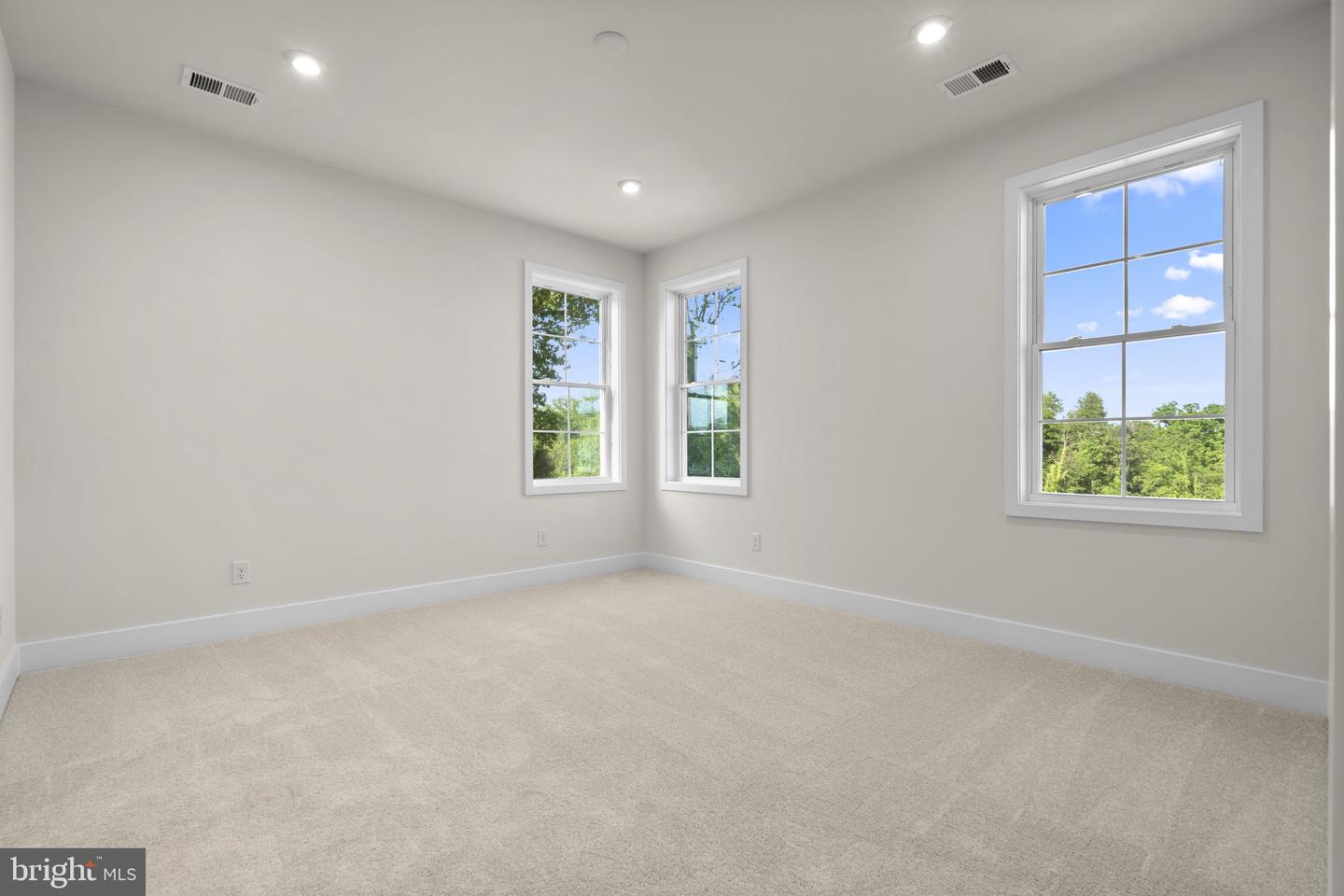 2 Grant Ave #taylor 28-r2 Property Photo 17