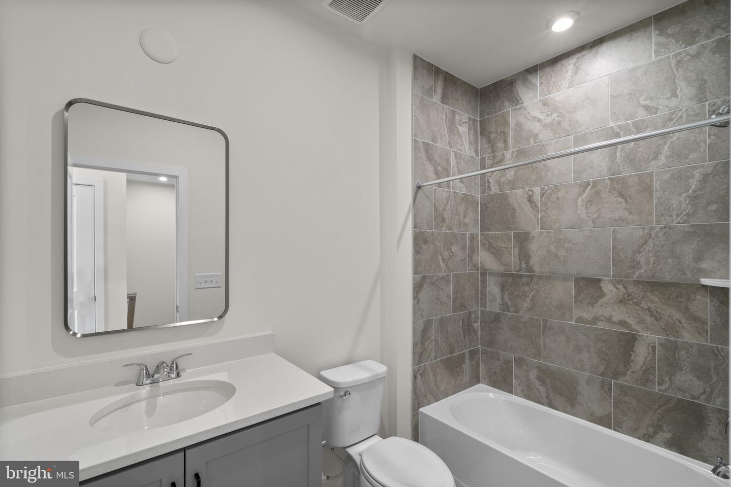 2 Grant Ave #taylor 28-r2 Property Photo 23