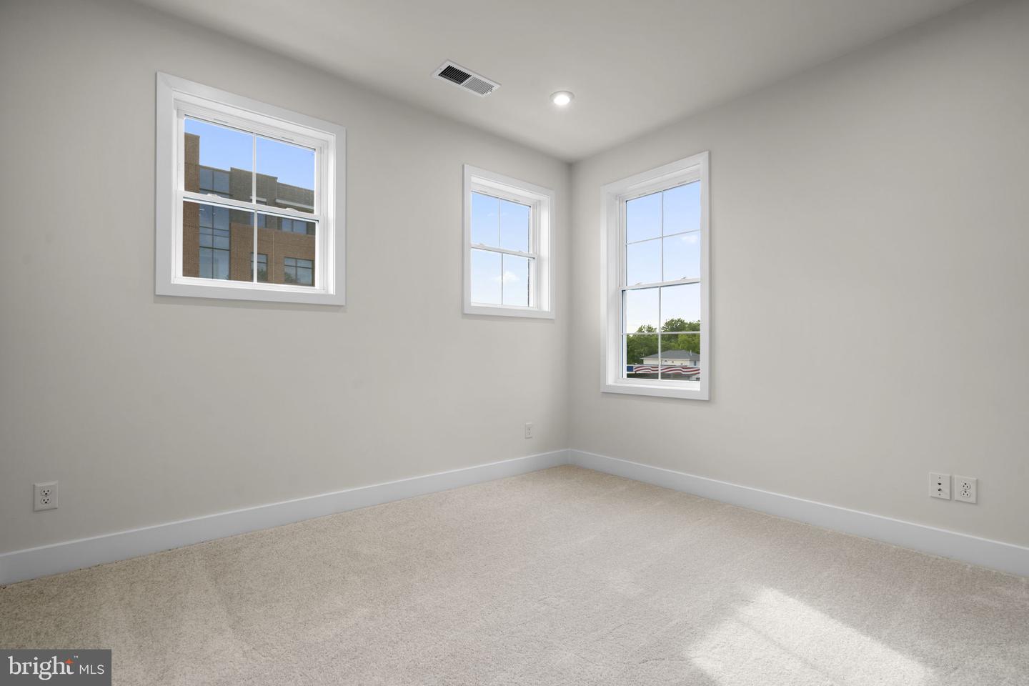 2 Grant Ave #taylor 28-r2 Property Photo 24