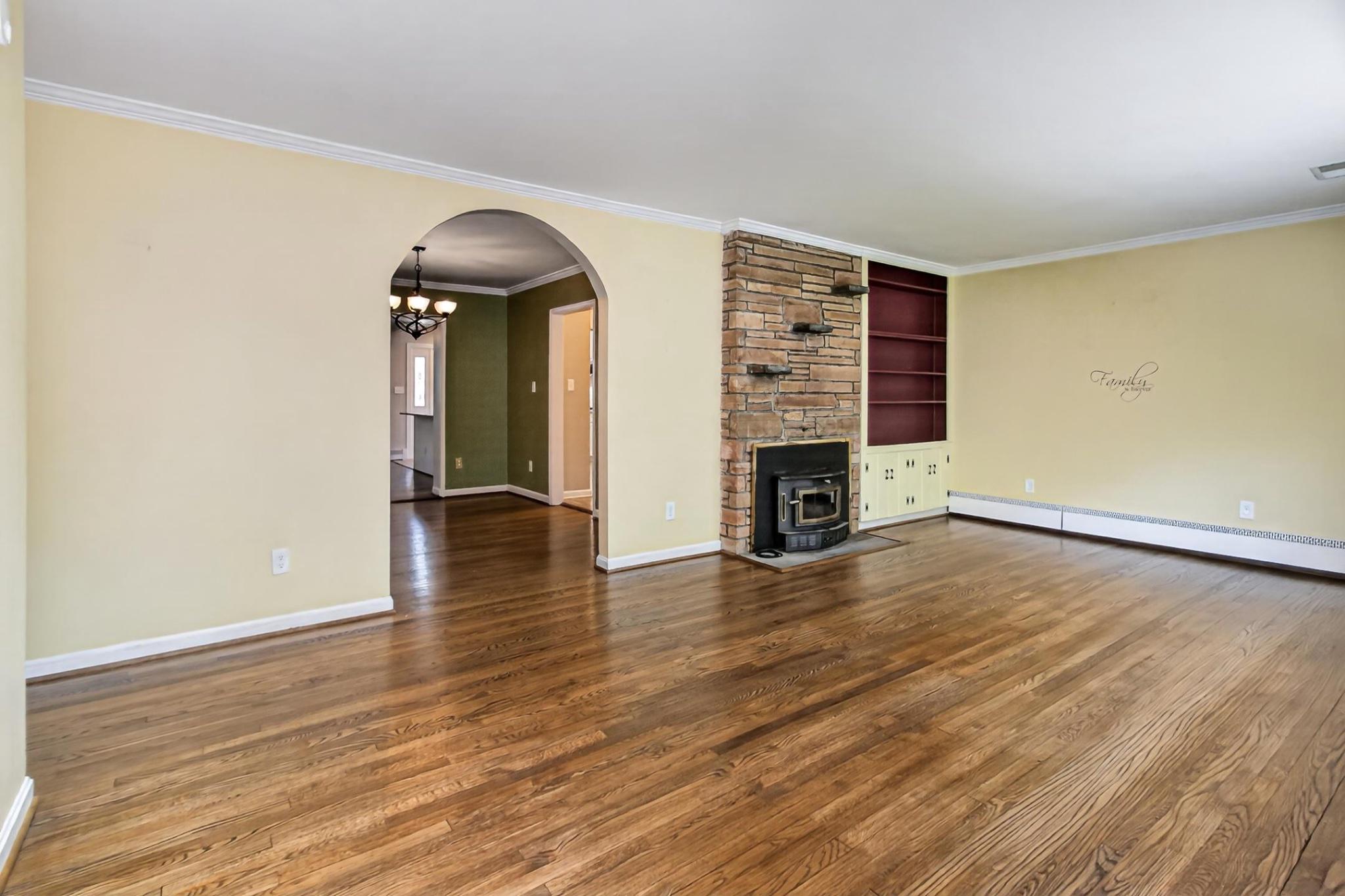 9021 Weir St Property Photo 8