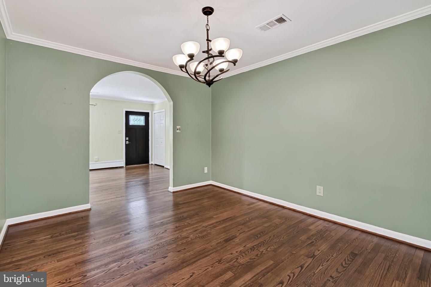 9021 Weir St Property Photo 16