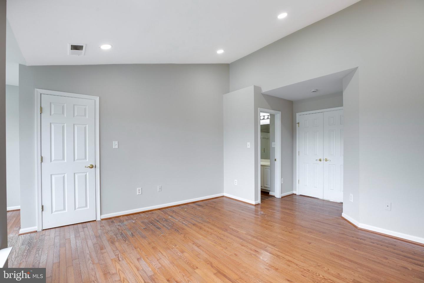 10222 Magnolia Grove Dr Property Photo 6