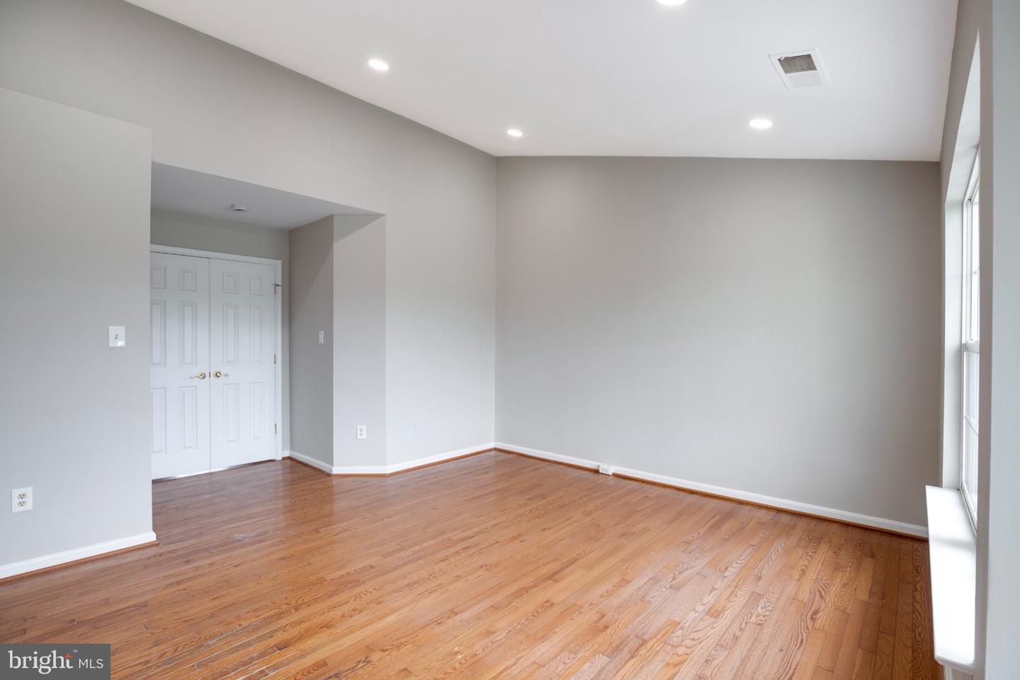 10222 Magnolia Grove Dr Property Photo 13
