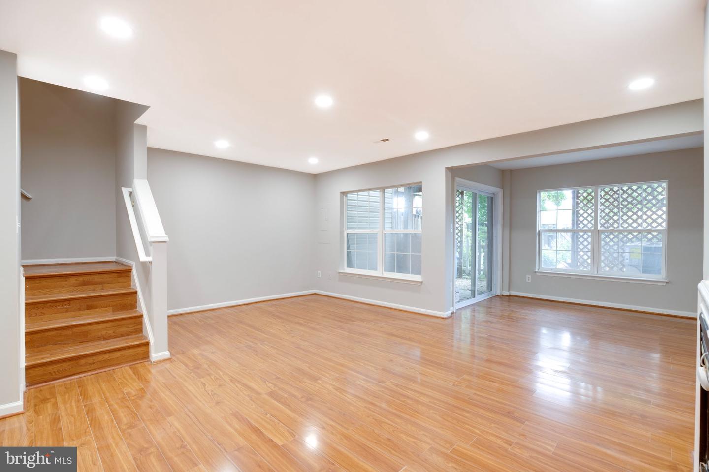 10222 Magnolia Grove Dr Property Photo 17