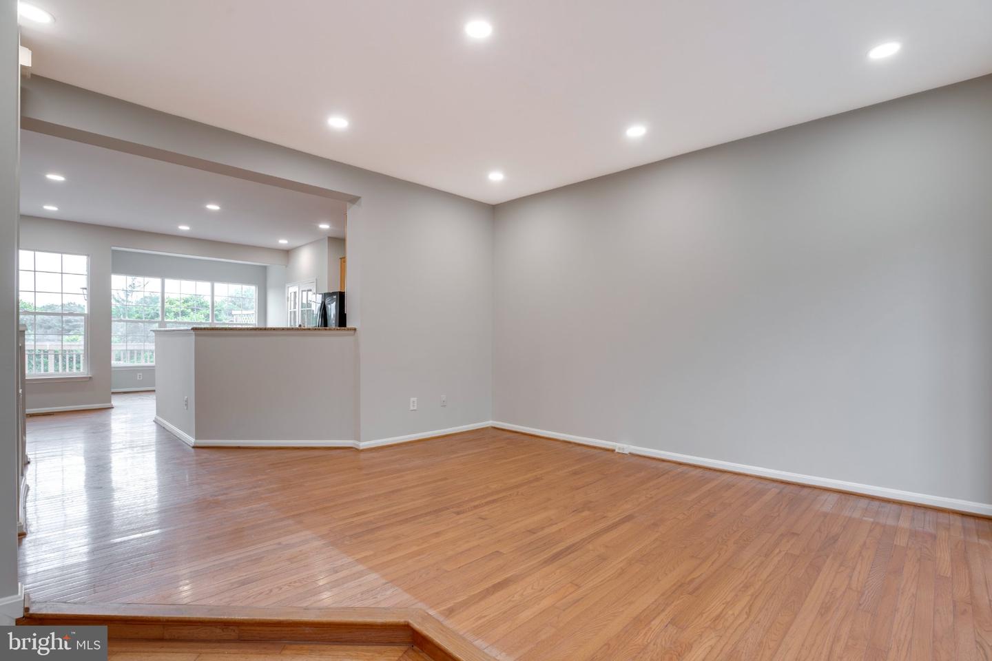 10222 Magnolia Grove Dr Property Photo 28