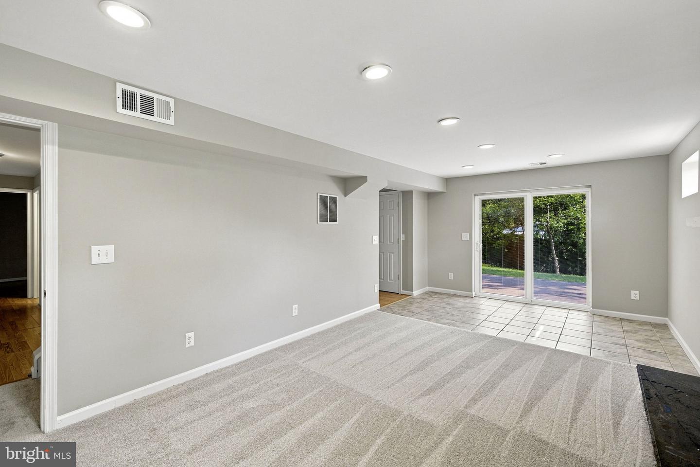 8719 Barnett St Property Photo 27