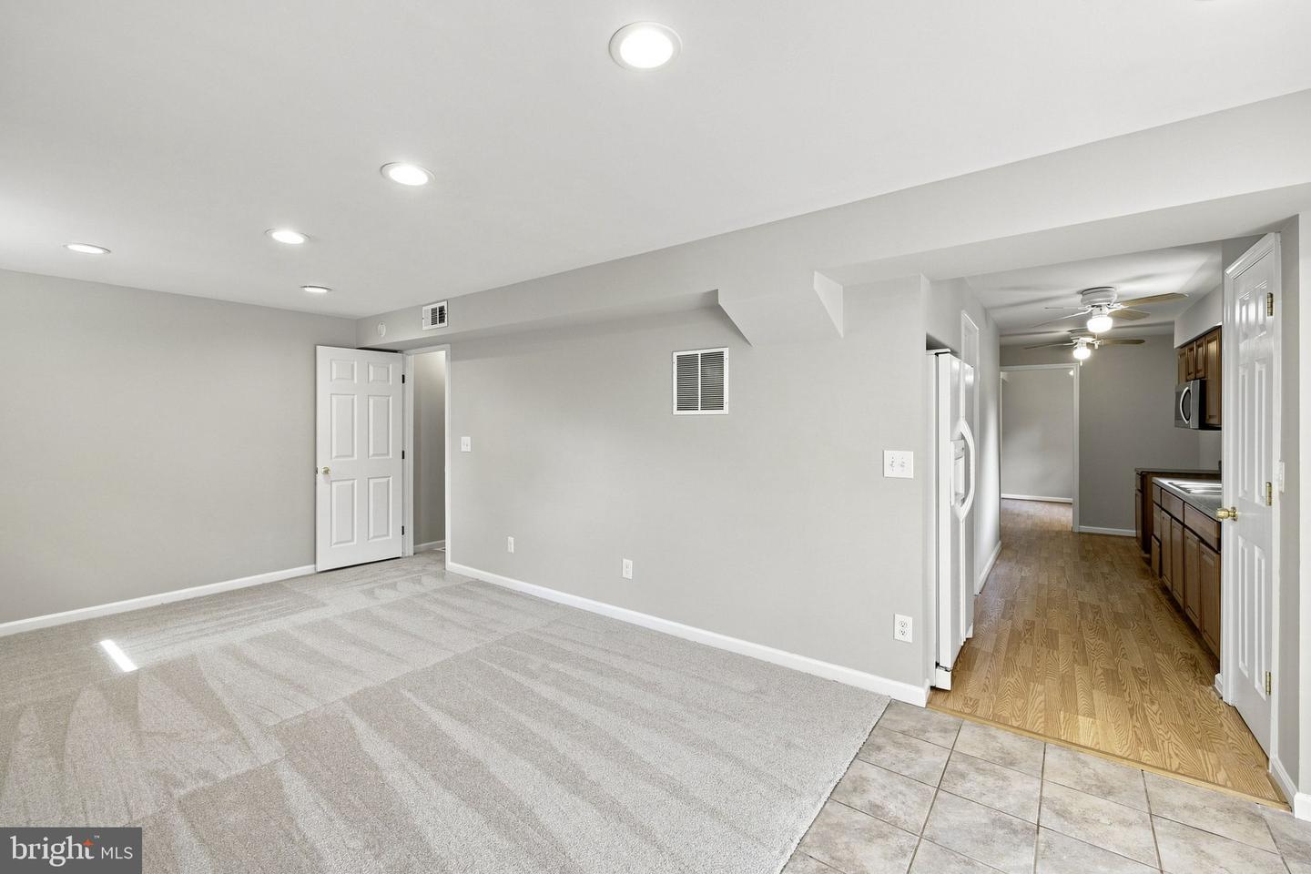8719 Barnett St Property Photo 33