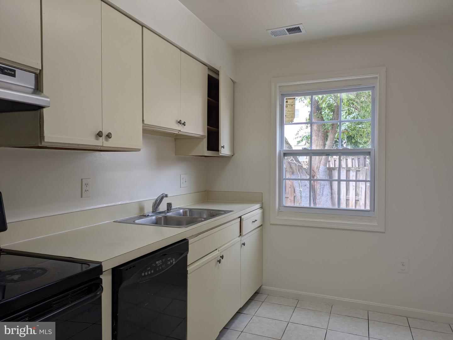 9032 Whispering Pine Ct Property Photo 23