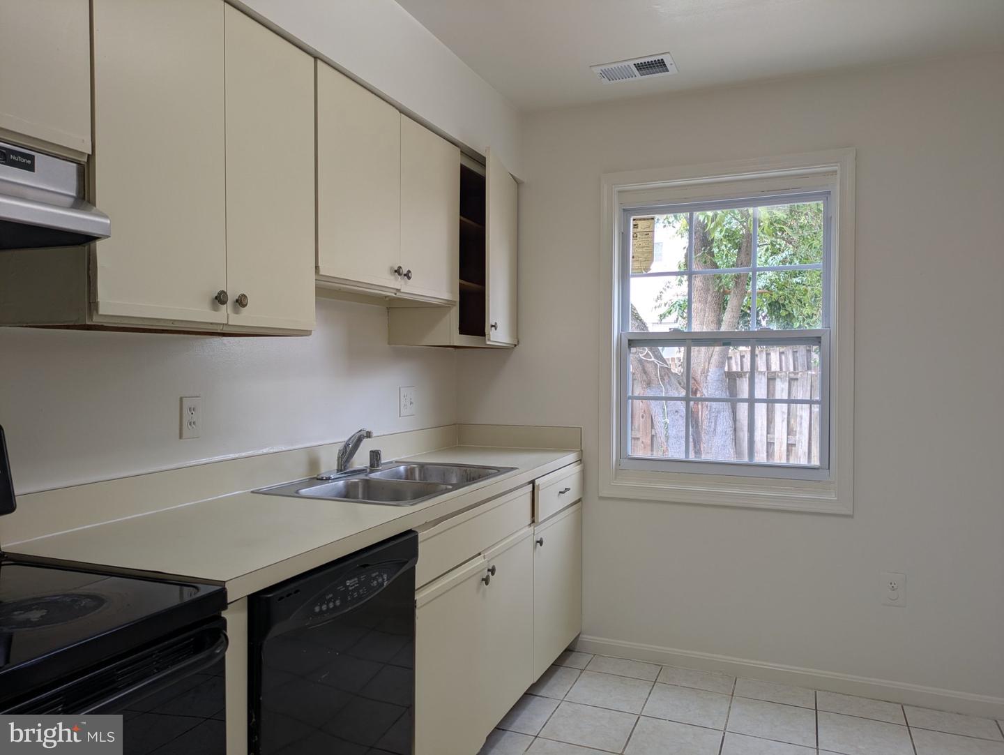 9032 Whispering Pine Ct Property Photo 24