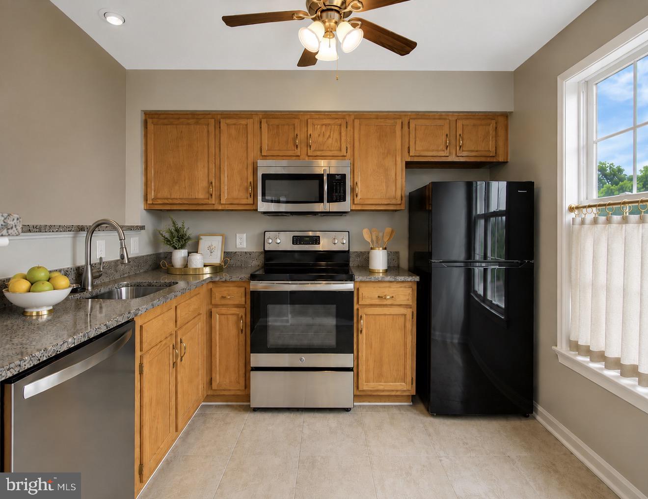 9400 Scarlet Oak Dr Property Photo 8