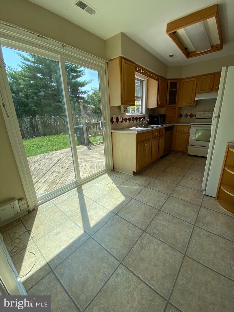 8701 Point Of Woods Dr Property Photo 5