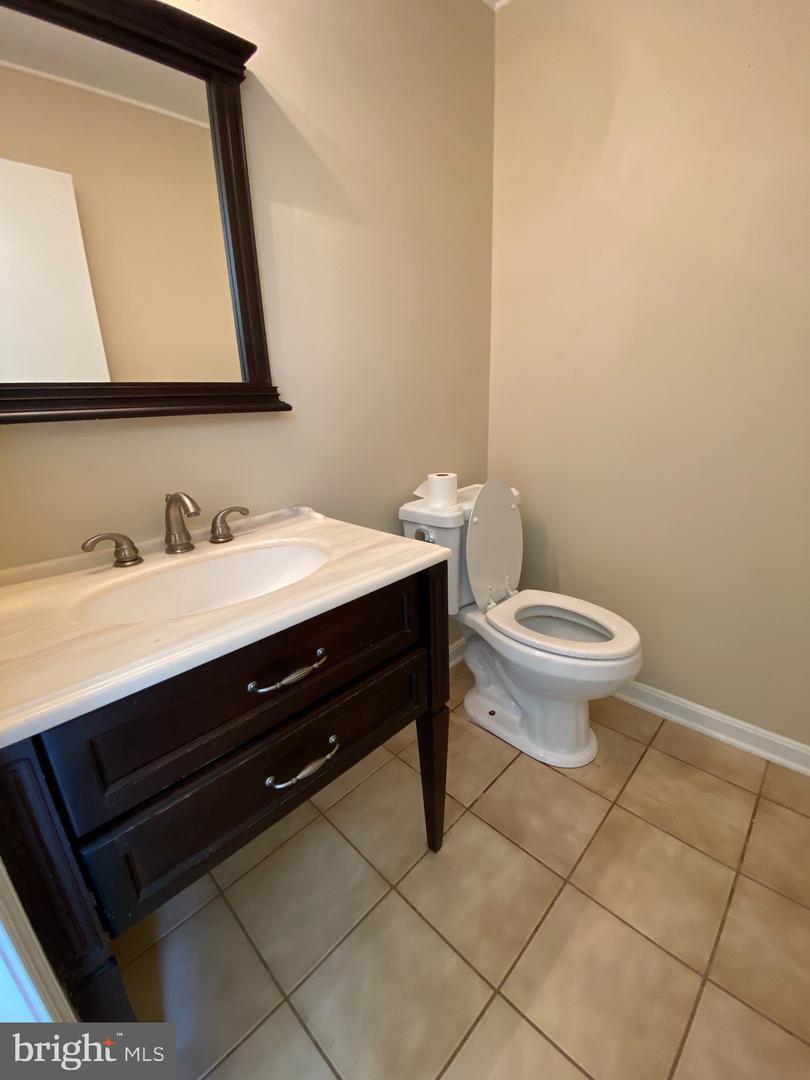 8701 Point Of Woods Dr Property Photo 11