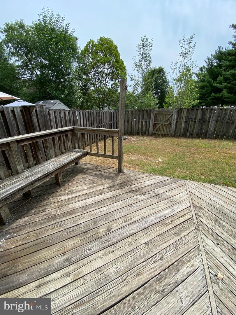 8701 Point Of Woods Dr Property Photo 15