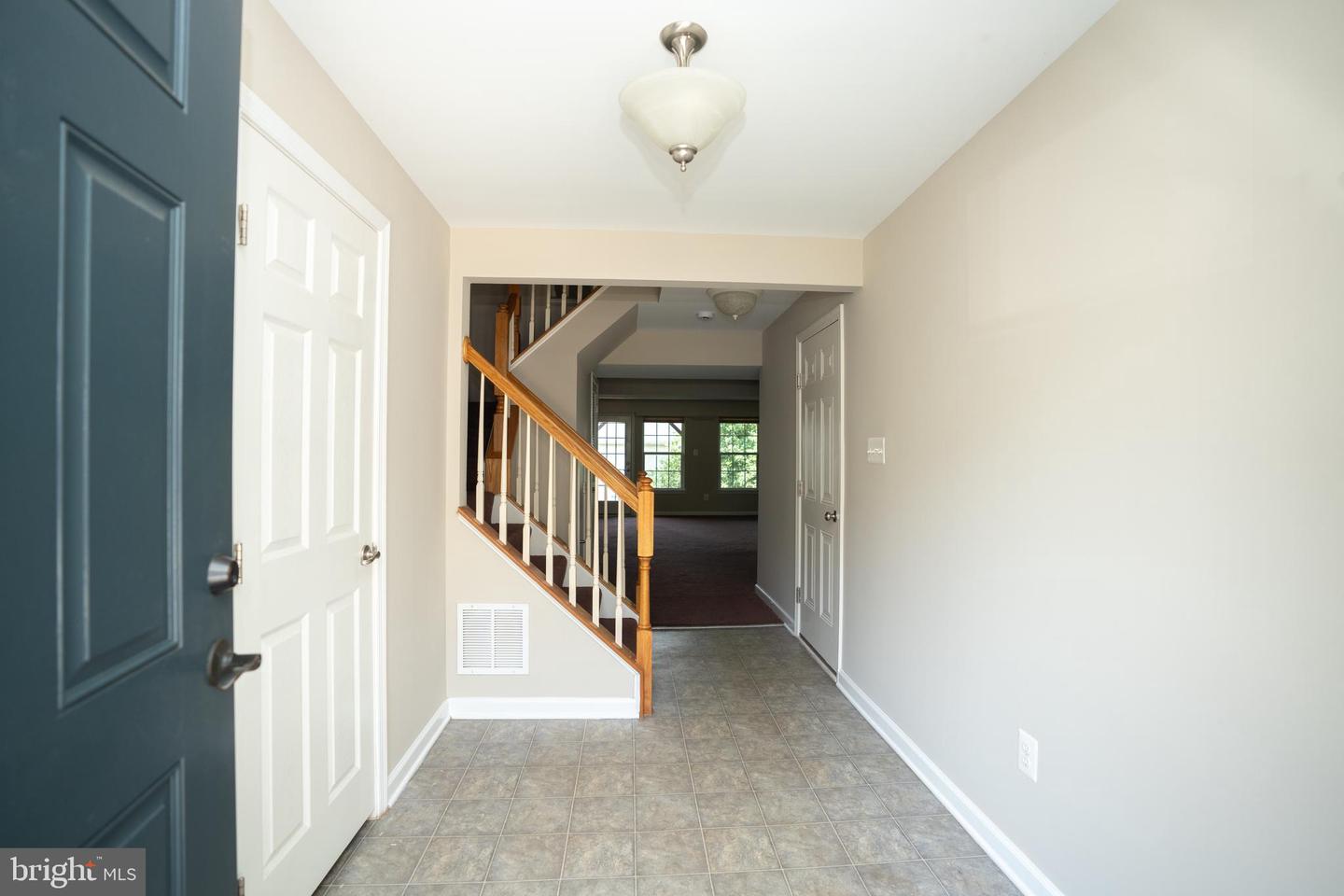 10246 Whitworth Ln Property Photo 5