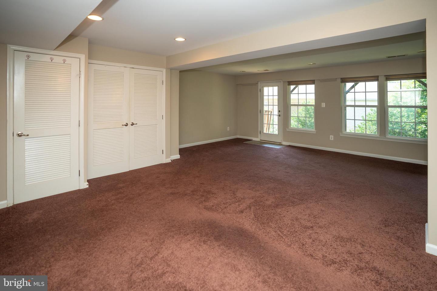 10246 Whitworth Ln Property Photo 6