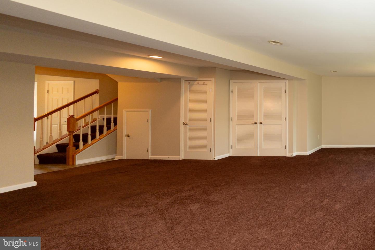 10246 Whitworth Ln Property Photo 7