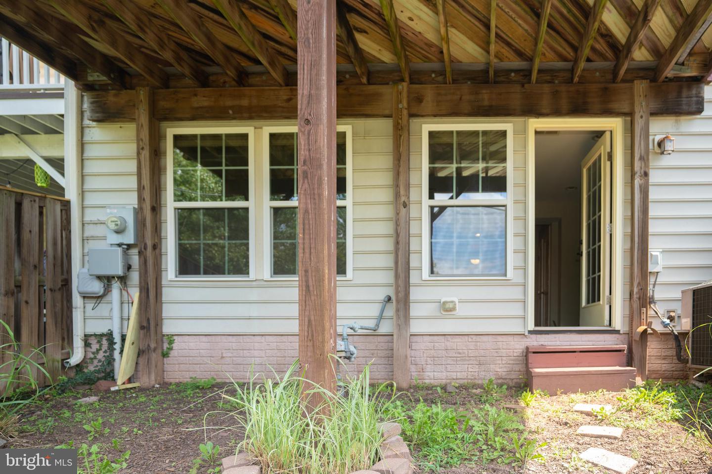 10246 Whitworth Ln Property Photo 11