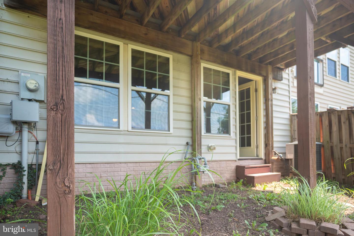 10246 Whitworth Ln Property Photo 12