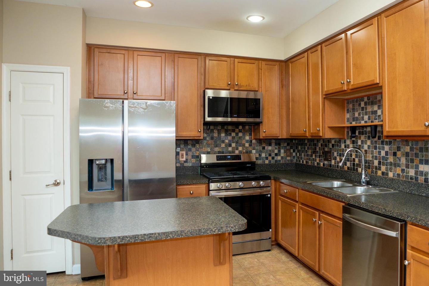 10246 Whitworth Ln Property Photo 24