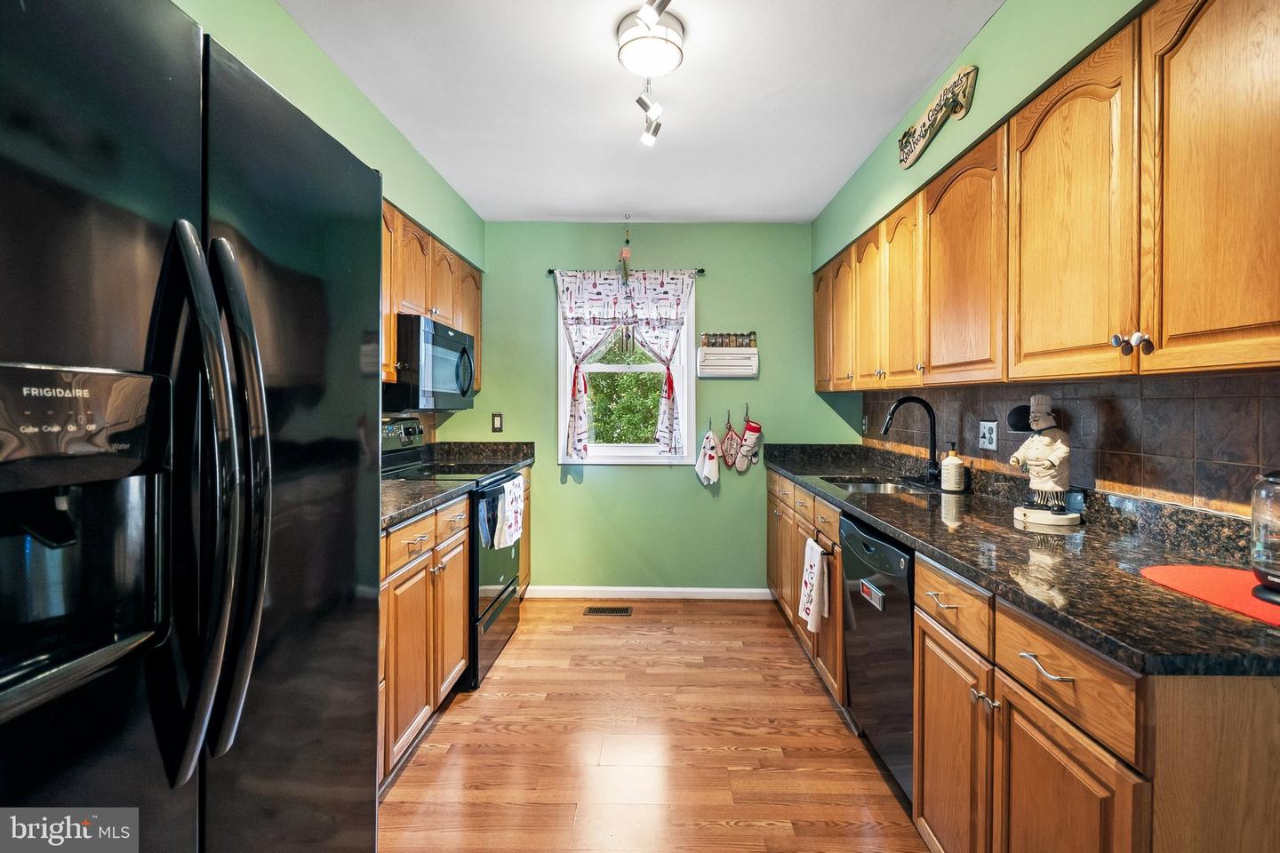 8519 Piney Point Ct Property Photo 9