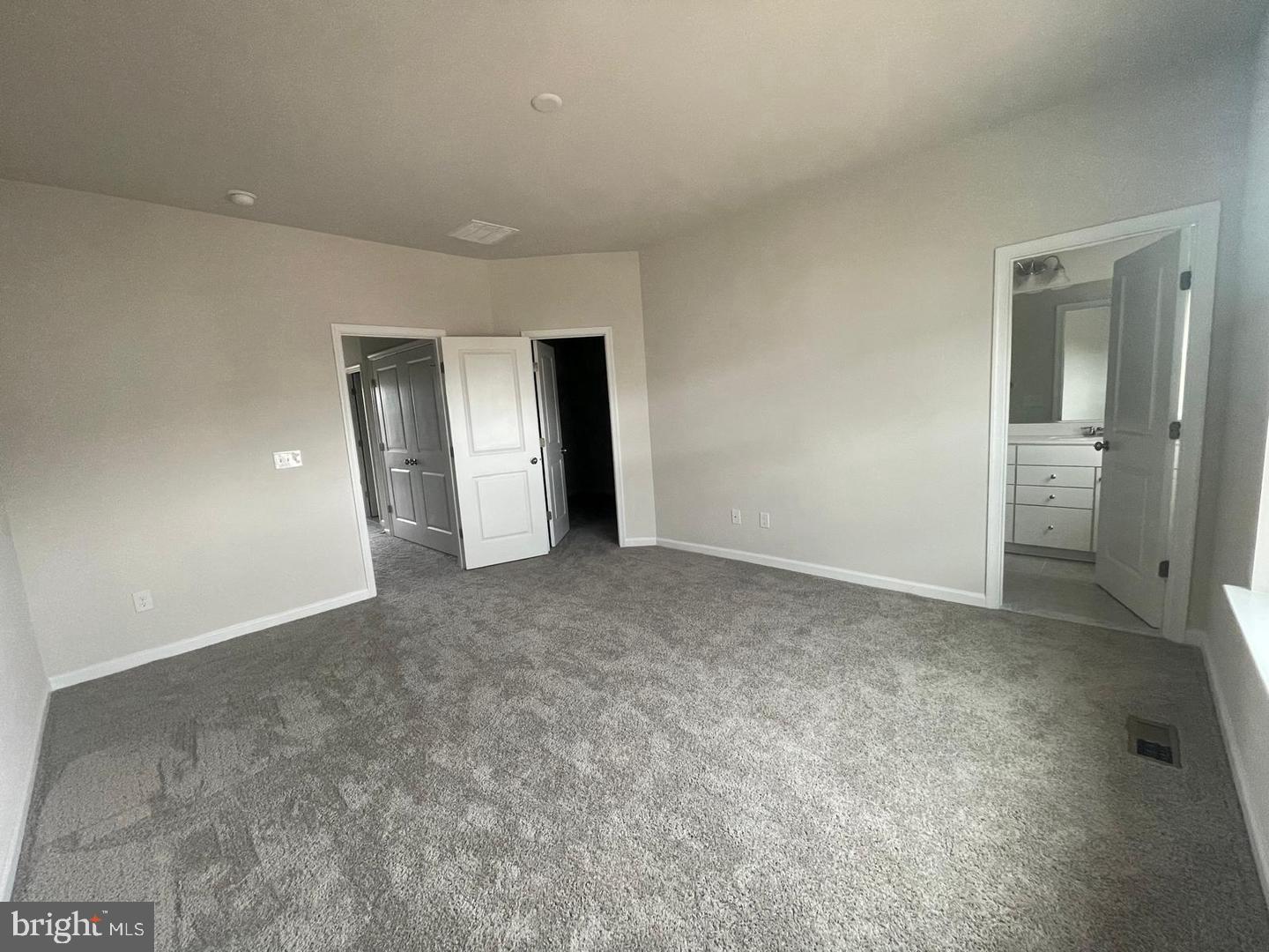 9389 Barnes Loop Property Photo 5