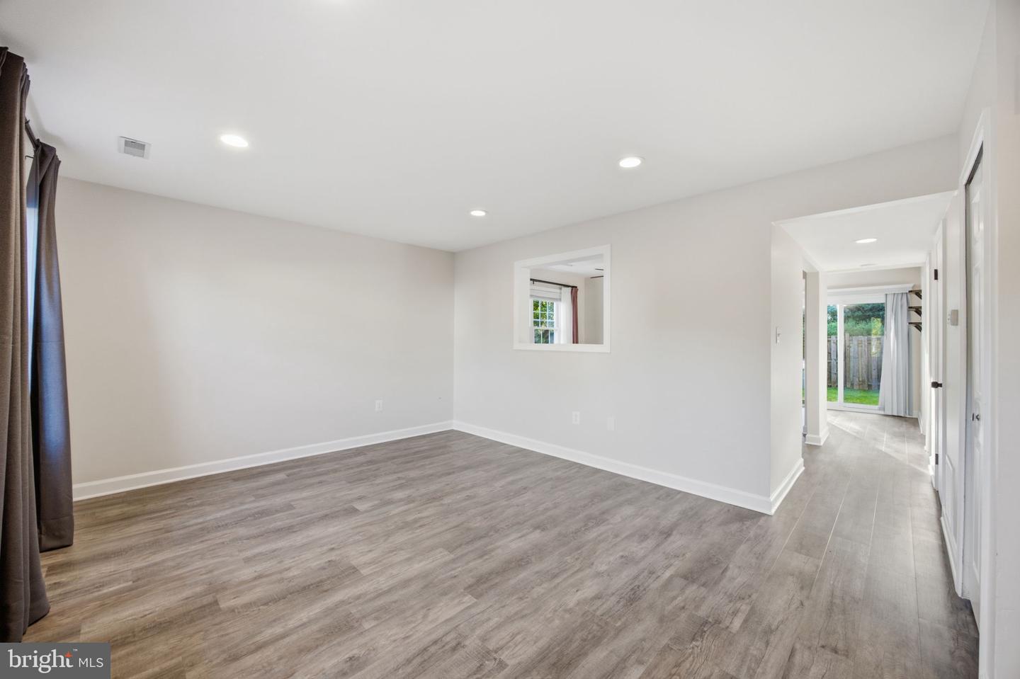 8650 Point Of Woods Dr Property Photo 8