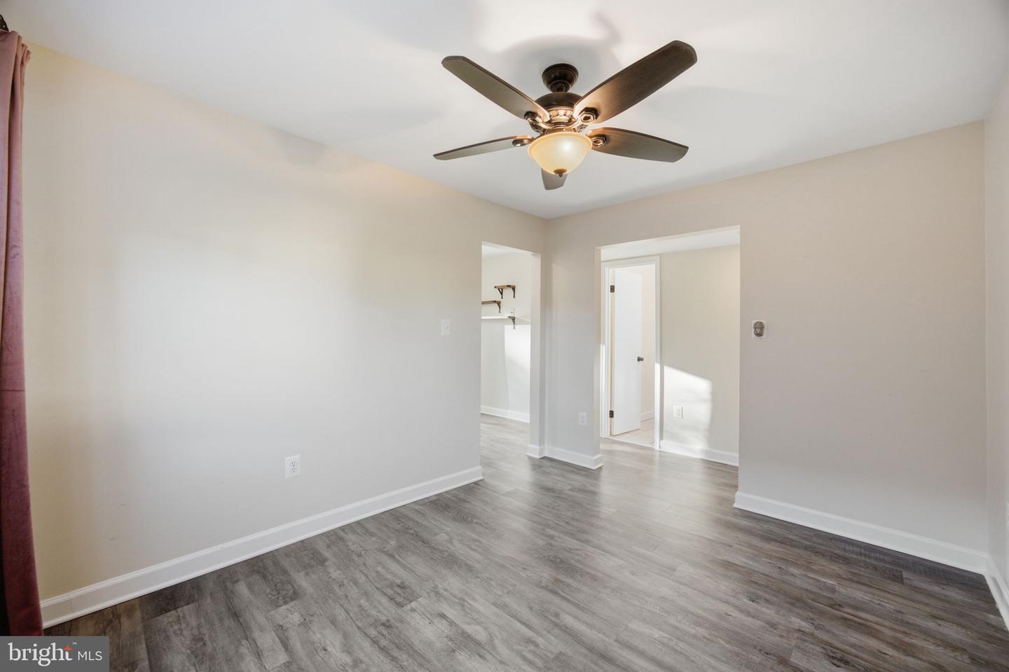 8650 Point Of Woods Dr Property Photo 12