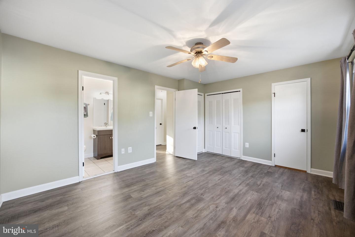 8650 Point Of Woods Dr Property Photo 22
