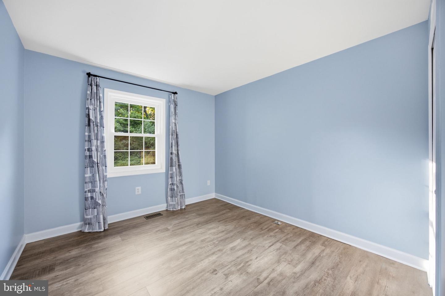 8650 Point Of Woods Dr Property Photo 27