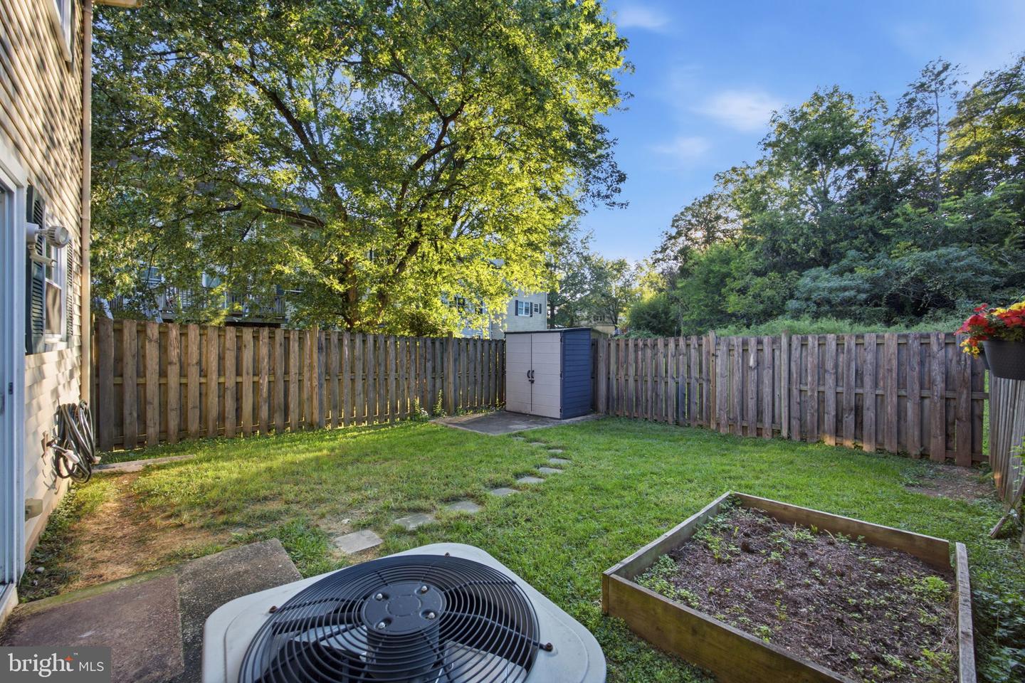 8650 Point Of Woods Dr Property Photo 33