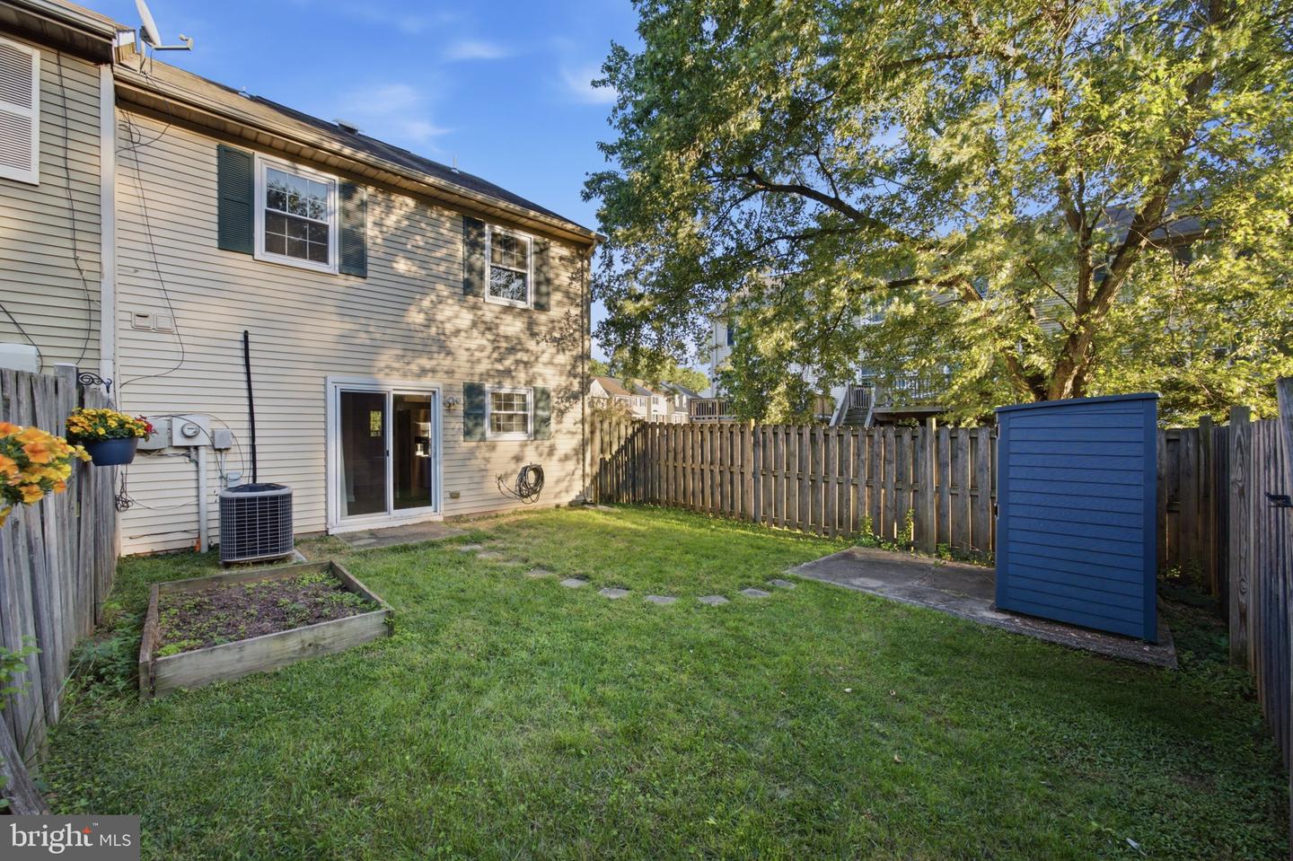 8650 Point Of Woods Dr Property Photo 34