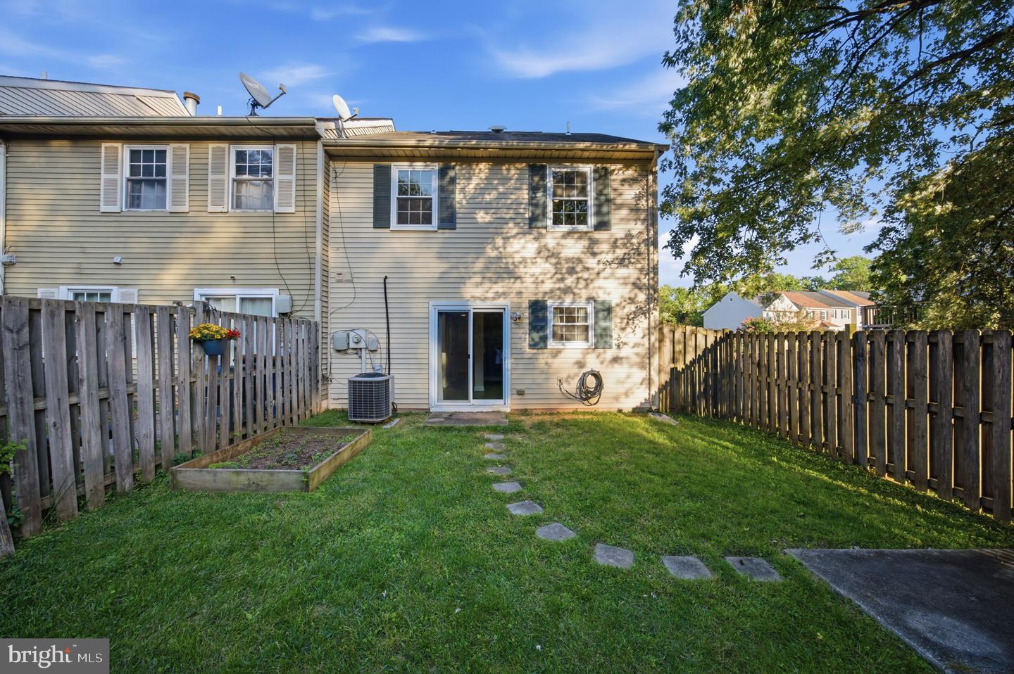 8650 Point Of Woods Dr Property Photo 35