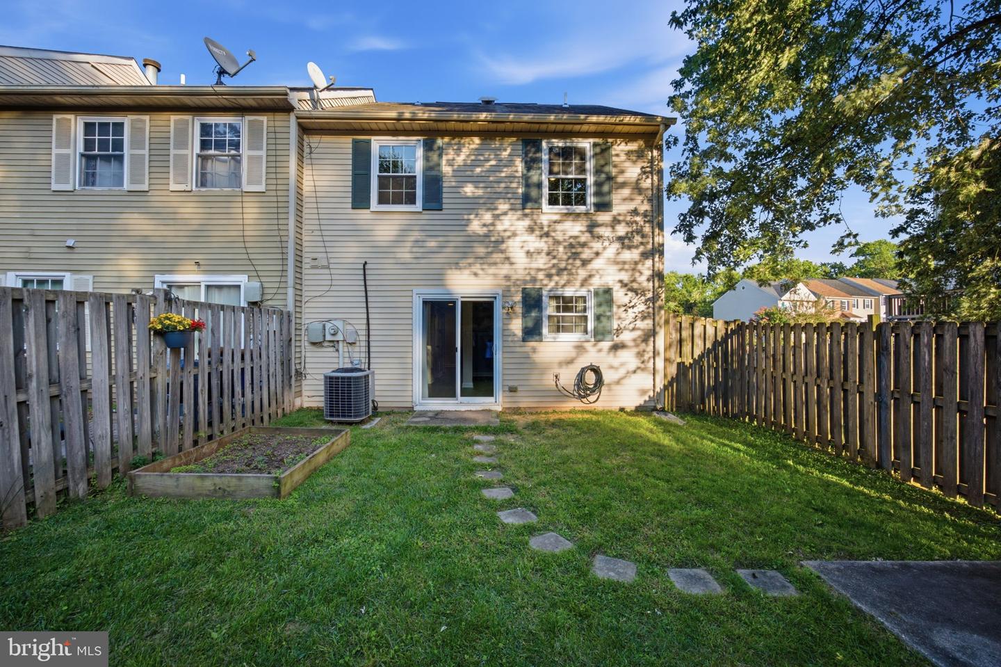 8650 Point Of Woods Dr Property Photo 36