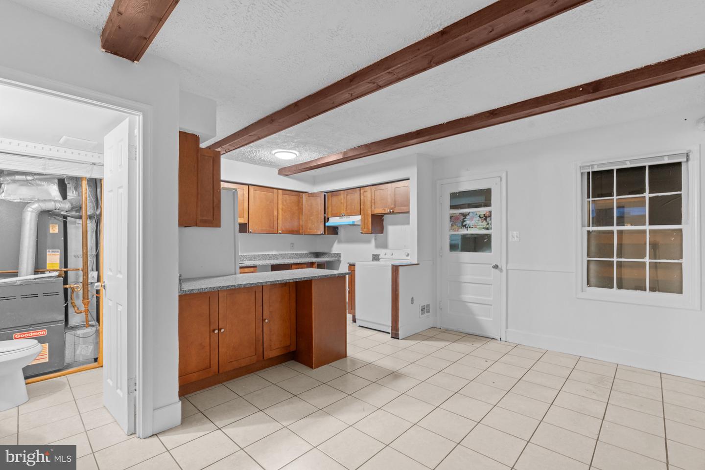 9827 Town Ln Property Photo 2